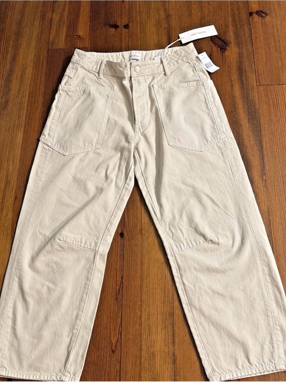 NWT Driftwood Barbara Barrel
Leg Jeans Women's Waist 29
Inseam 26